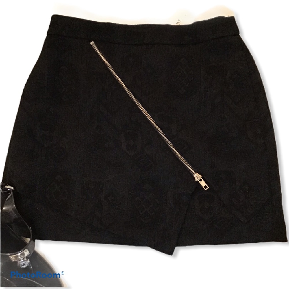 🥰 3 For $10 Forever 21 Tulip Hem short Shirt - Picture 7 of 7